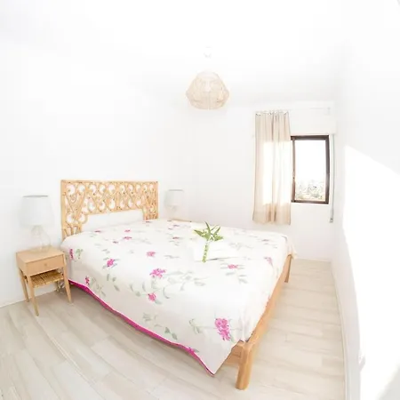 Cazimi House Near Da Rocha *